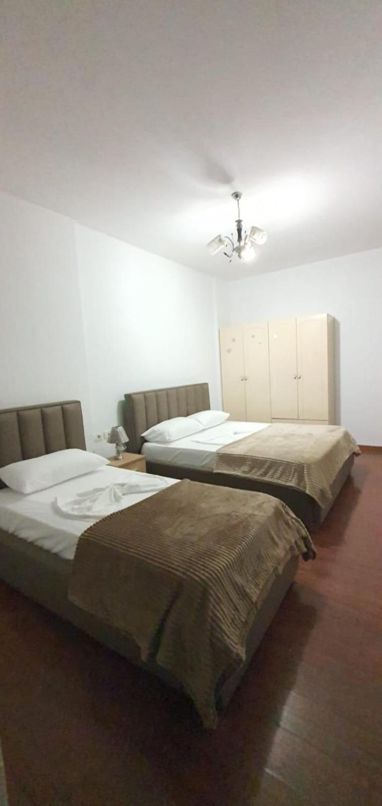 City Center Apartment Shkoder Bagian luar foto