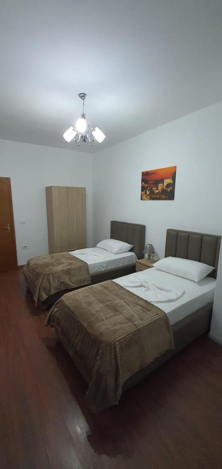City Center Apartment Shkoder Bagian luar foto