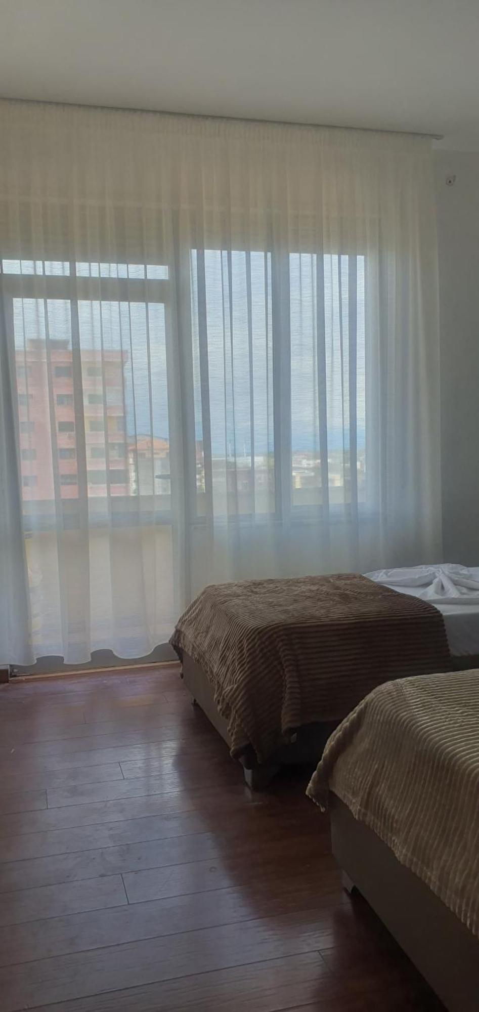 City Center Apartment Shkoder Bagian luar foto