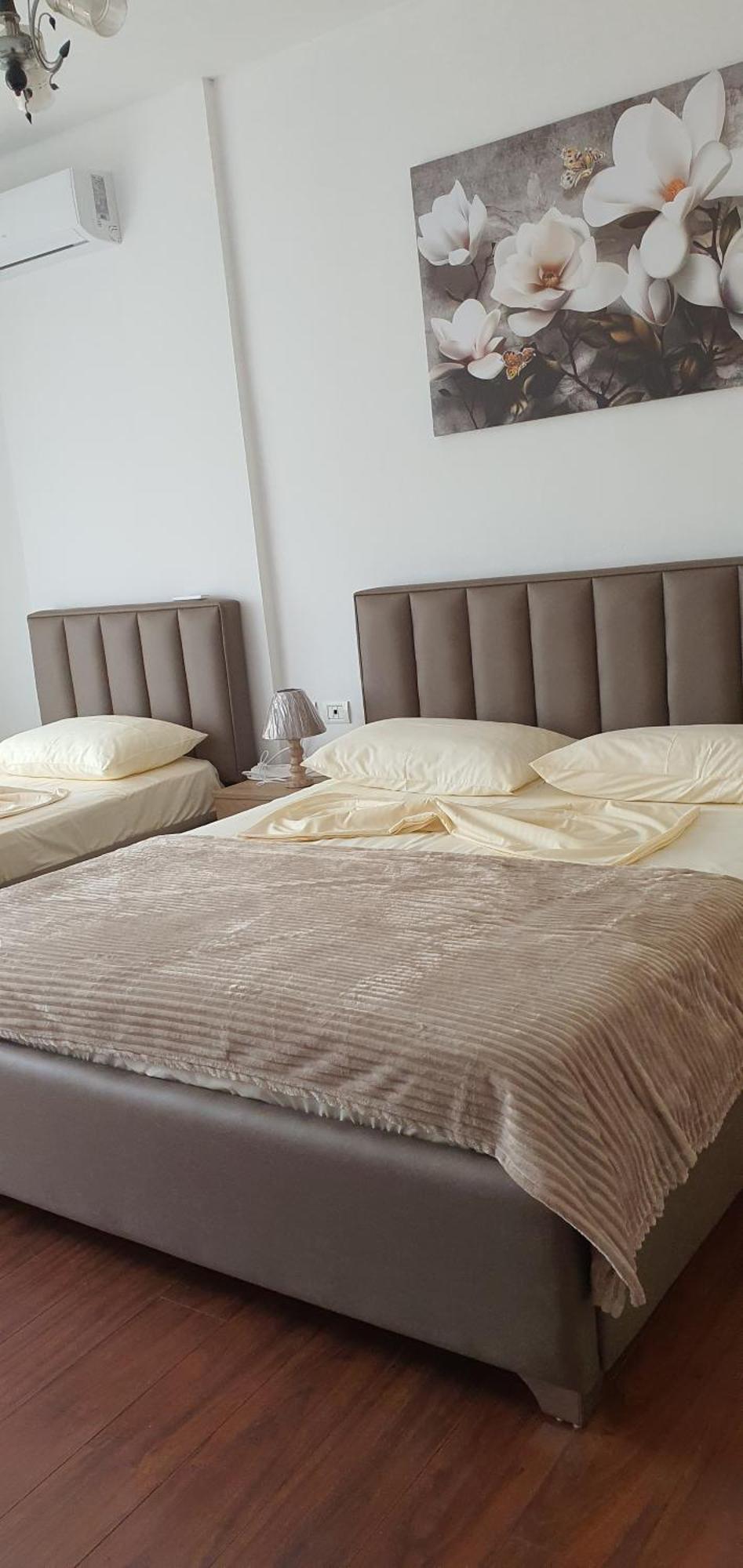 City Center Apartment Shkoder Bagian luar foto