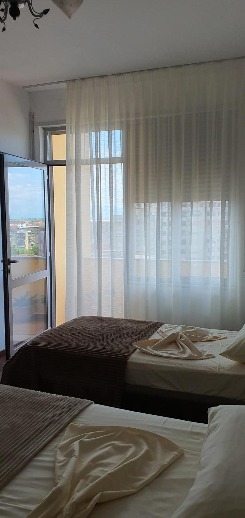 City Center Apartment Shkoder Bagian luar foto